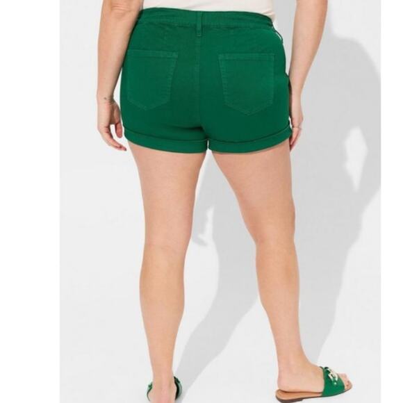 Torrid 3.5 Inch Pull-On Weekend Stretch Twill Short - Picture 2 of 9